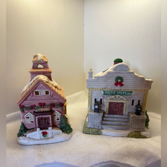 🎄Christmas Village - Police Station 🎄 - Picture 9 of 9